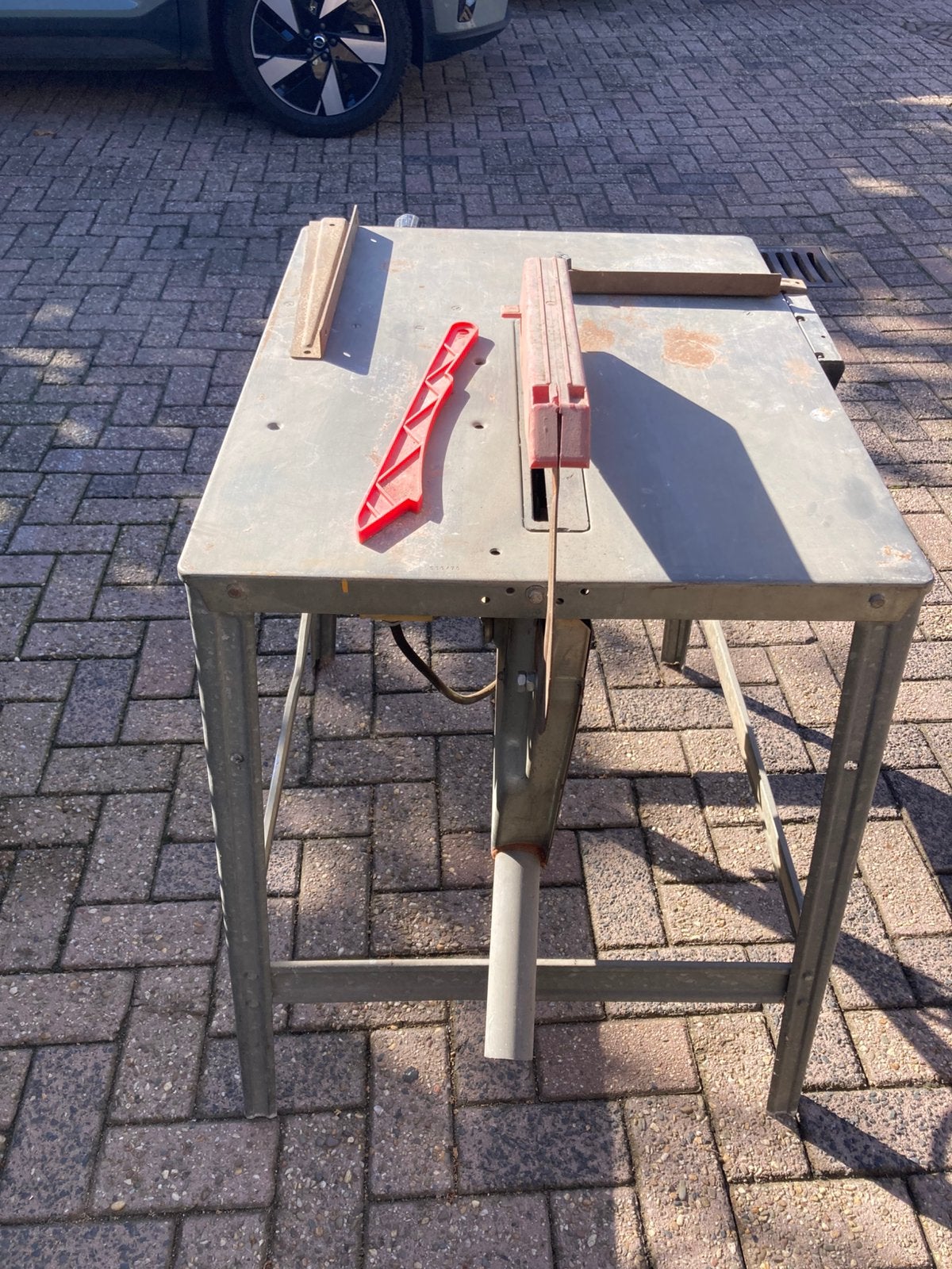 Oude zaagtafel, Ophalen, Gebruikt, Cirkelzaag, 30 tot 70 mm