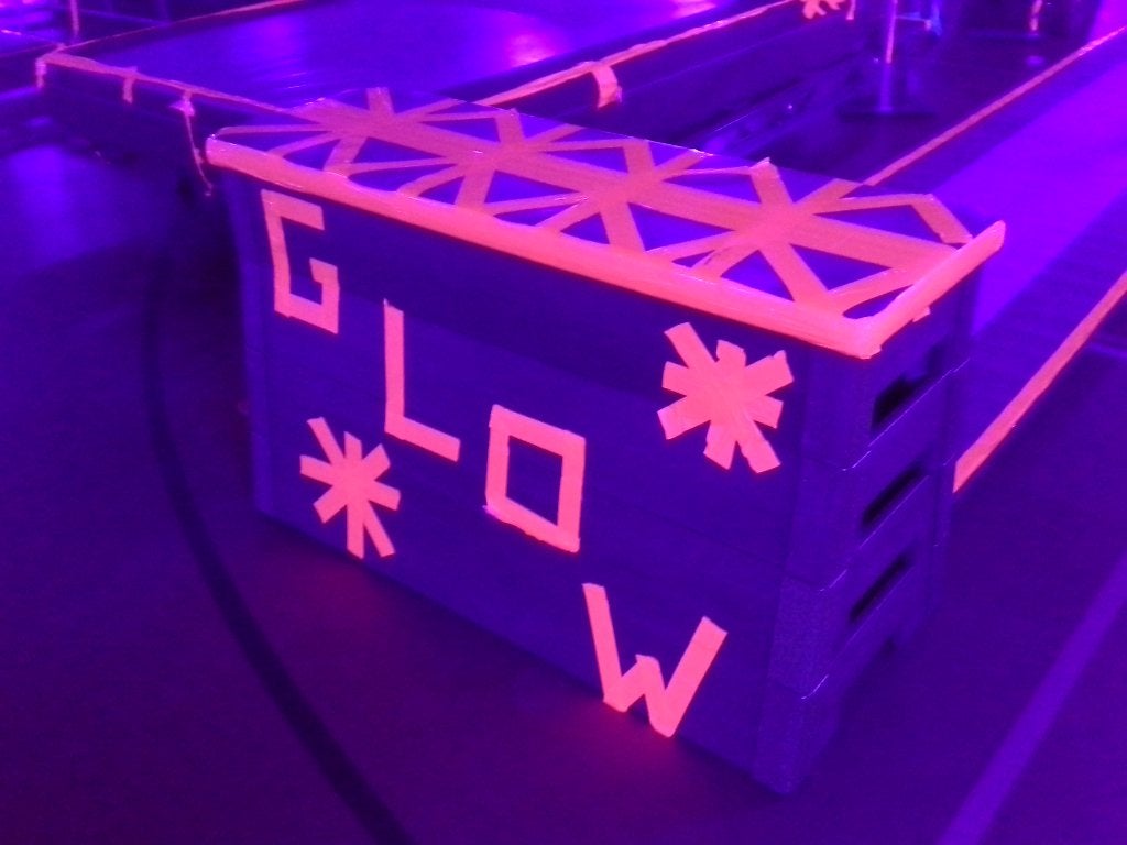 Freerunning in Blacklight Glow in the dark fluor neon, Ophalen, Nieuw