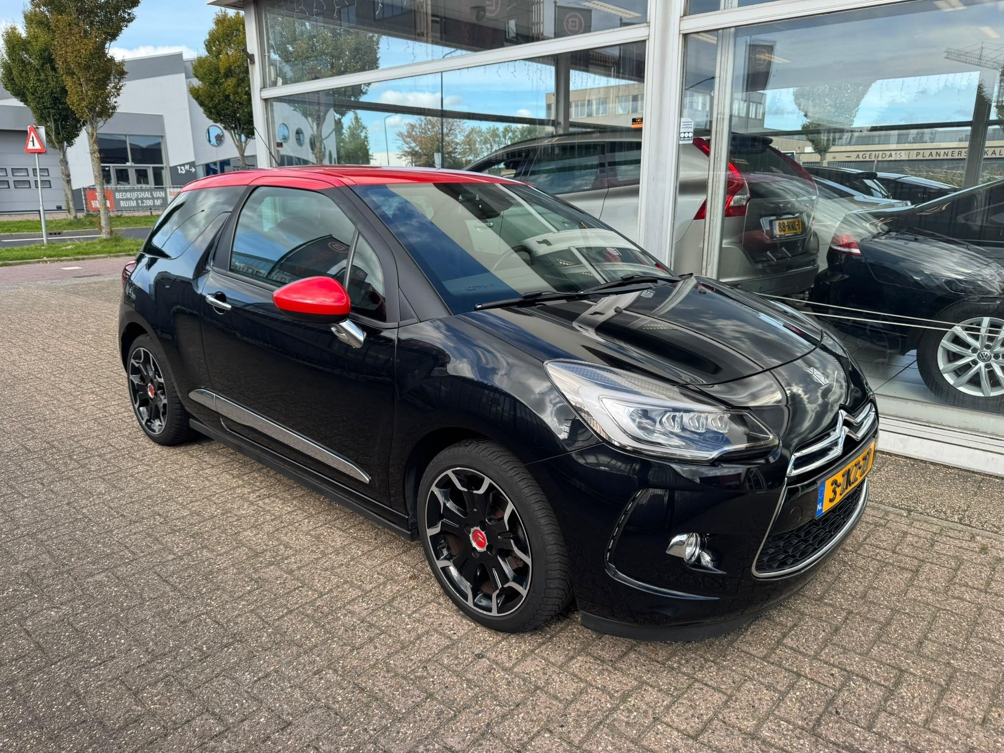 Citroen DS3 1.2 PureTech So Red | 1e eigenaar| Airco | Elekt, Auto's, Stof, Zwart, Origineel Nederlands, Bedrijf