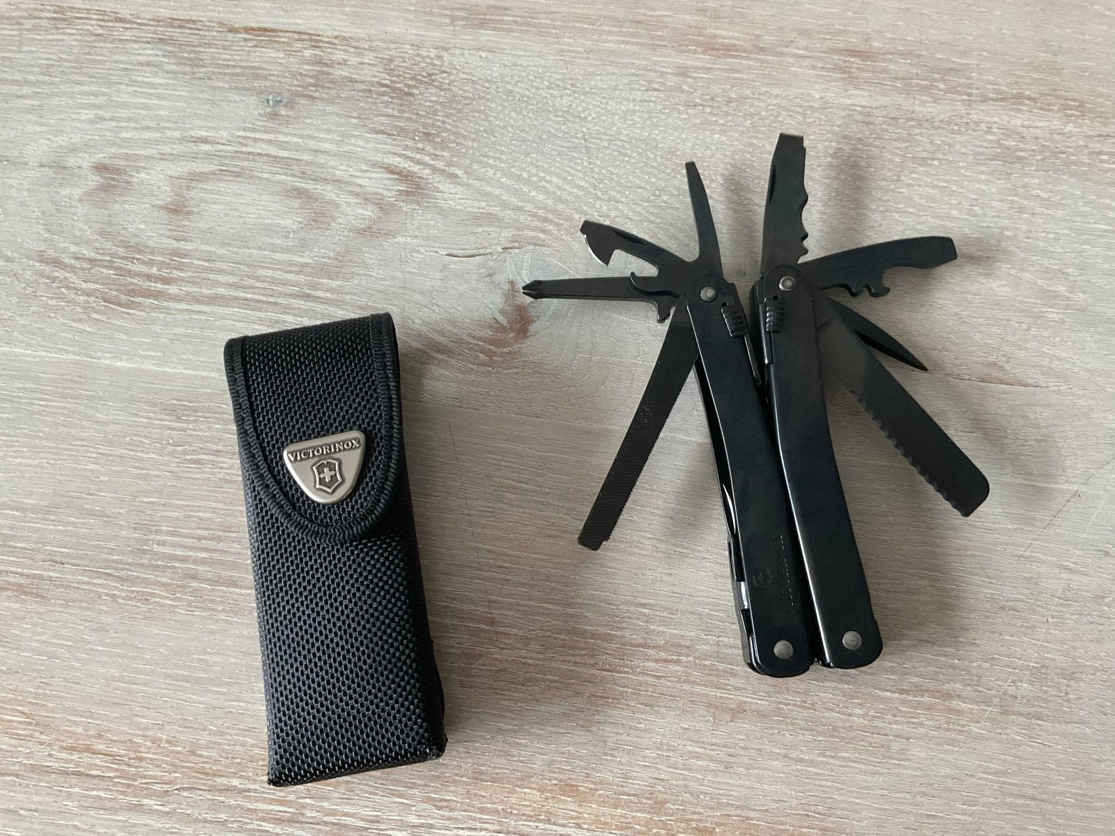 Nieuw Victorinox zakmes met etui, Ophalen of Verzenden, Nieuw