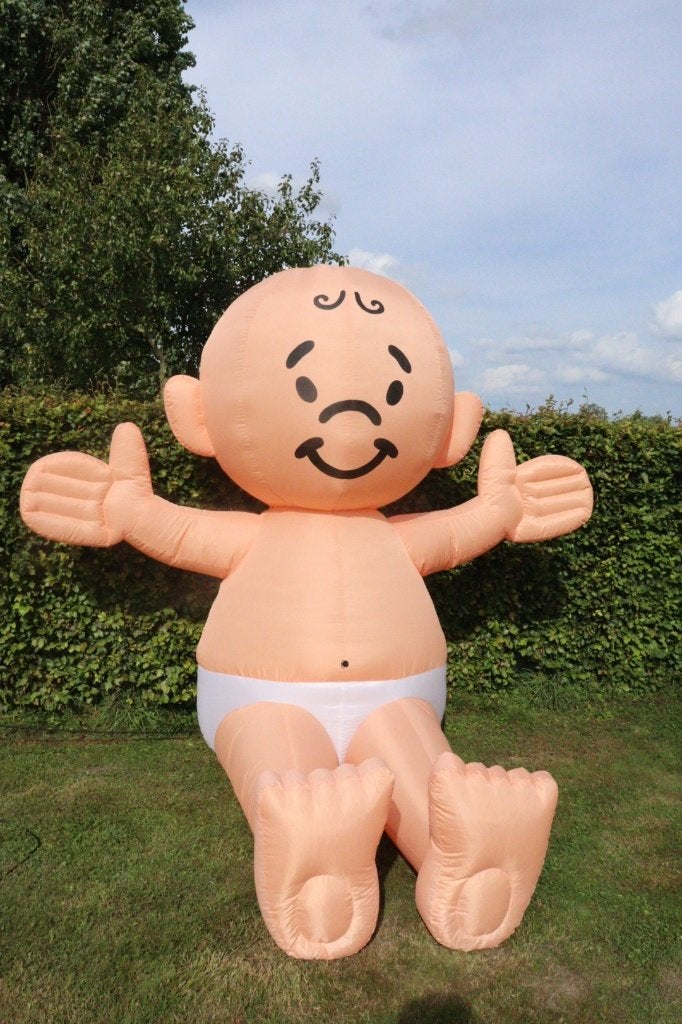 Opblaasbare baby te huur, Hobby en Vrije tijd, Feestartikelen | Verhuur, Ophalen, Gebruikt, Geboorte of Huwelijk