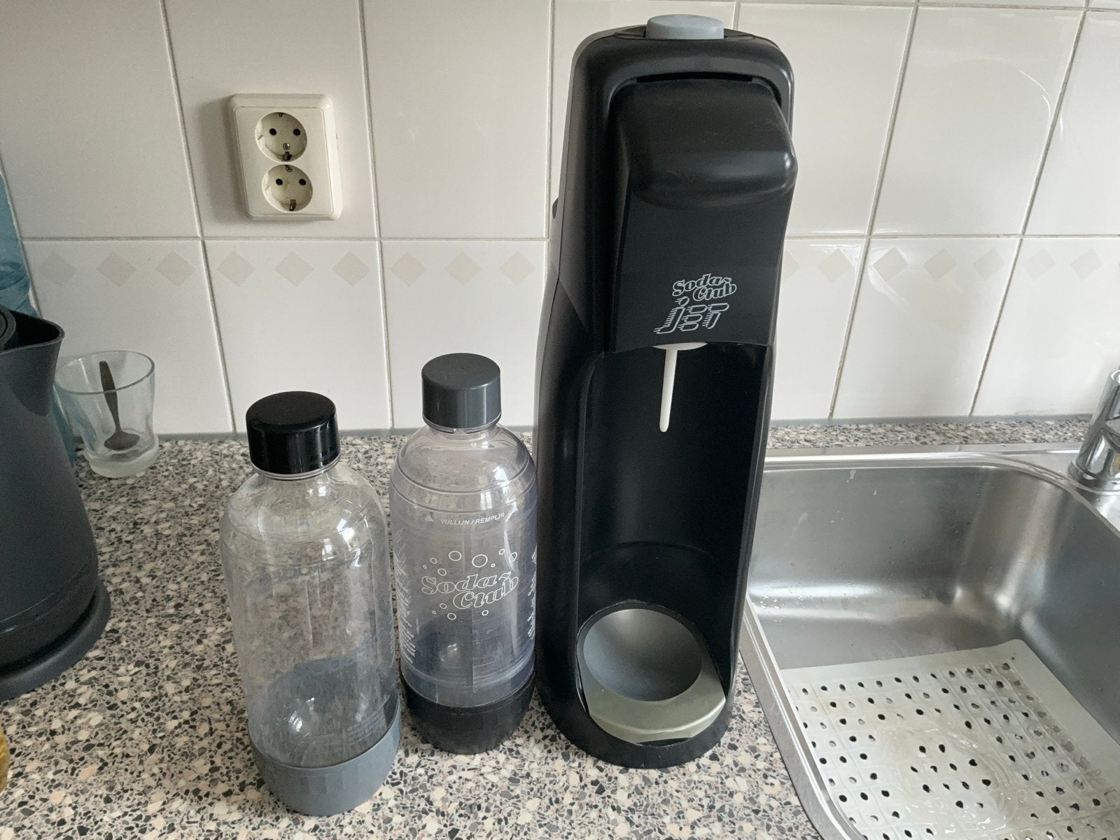 Sodastream Jet met CO2-cilinder en 2 flessen, Ophalen, Gebruikt