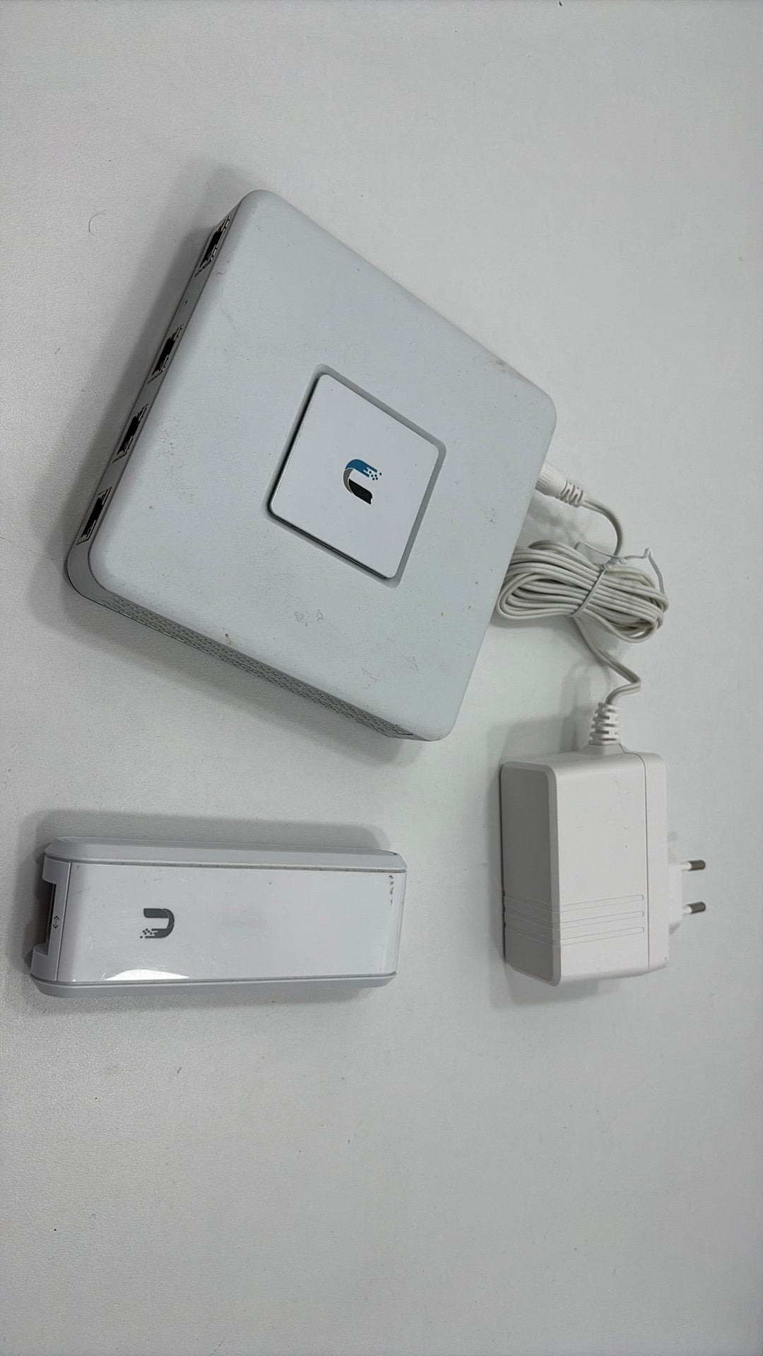 Unifi USG en cloud key, Ophalen of Verzenden, Gebruikt, Router