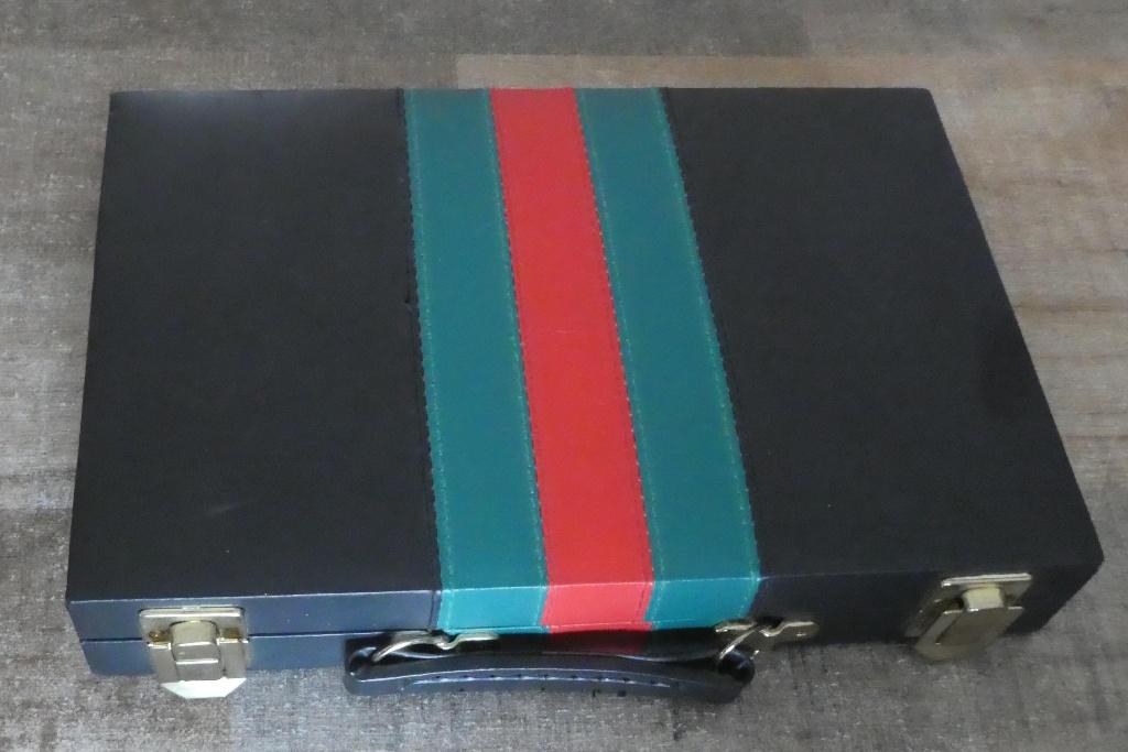 Backgammon Tric Trac zwart, rood en groen., Een of twee spelers, Ophalen of Verzenden, Zo goed als nieuw