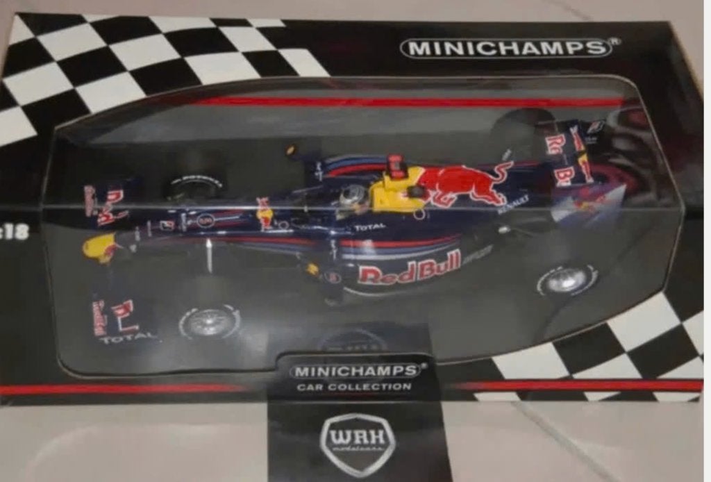 F1 RED BULL RACING SHOWCAR VETTEL 2010 Minichamps 1:18 WRH, Hobby en Vrije tijd, Modelauto's | 1:18, Verzenden, Zo goed als nieuw