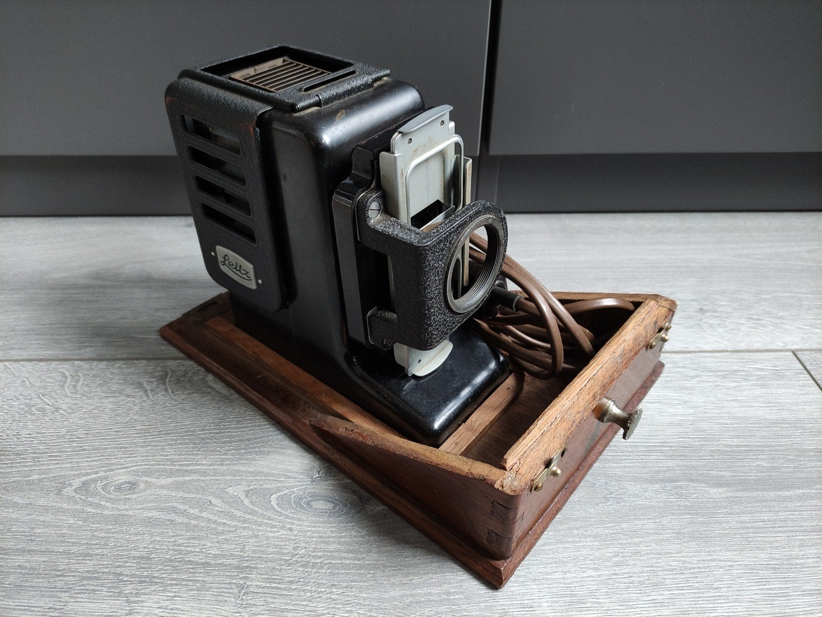 Leitz Wetzlar Prado 150 slideprojector, Audio, Tv en Foto, Diaprojectors, Ophalen of Verzenden