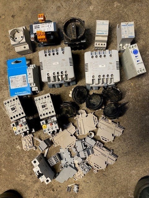 Diverse elektra onderdelen, trafo timer automaat schakelaar, Hobby en Vrije tijd, Ophalen of Verzenden, Nieuw