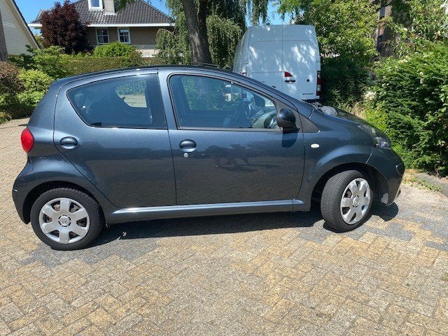 Toyota Aygo 1.0 12V Vvt-i 5DRS 2008 Grijs, Voorwielaandrijving, 4 stoelen, 68 pk, Origineel Nederlands
