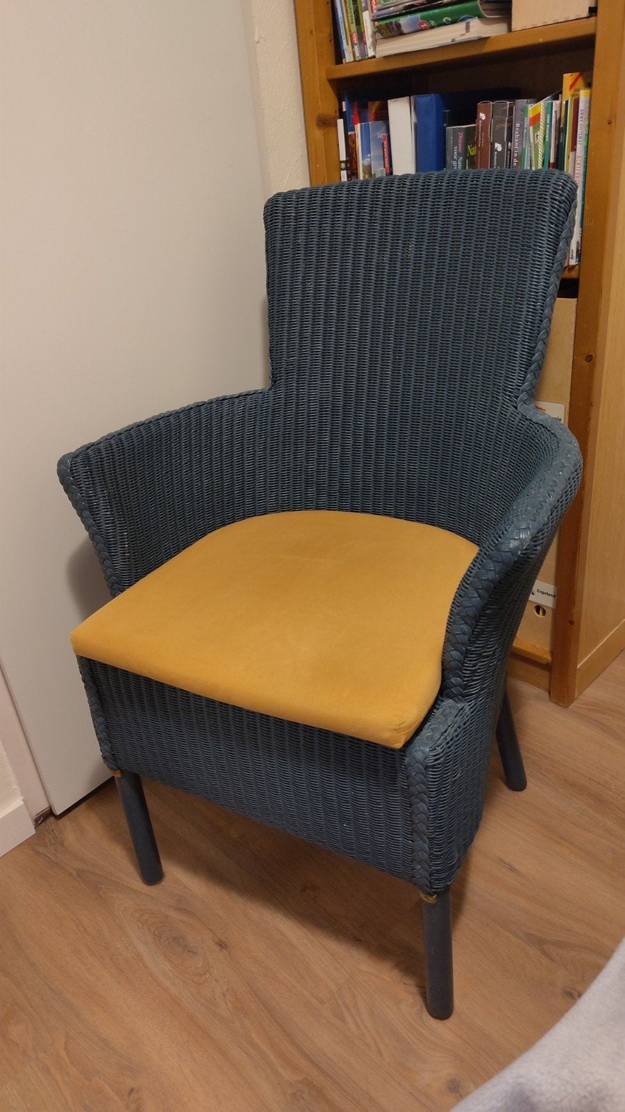 2x Comfortabele loom stoel met kussen - Blauw/Geel, Huis en Inrichting, Stoelen, Gebruikt, Twee, Blauw, Overige materialen