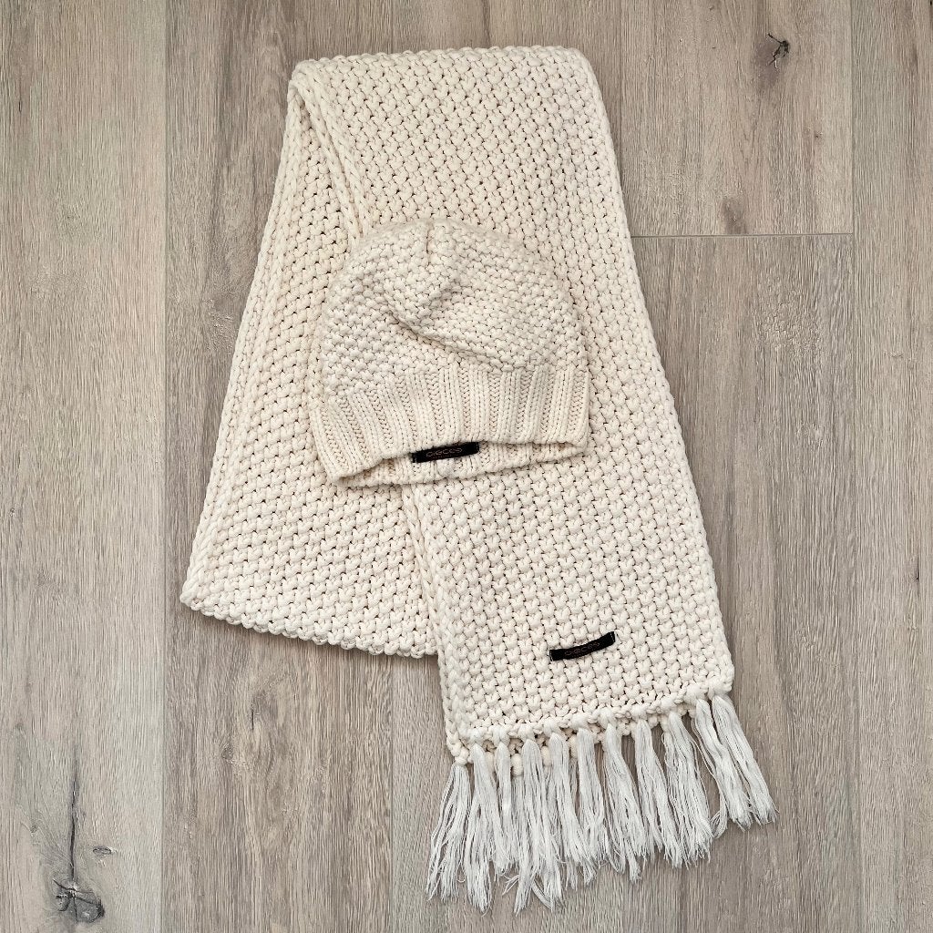 Set baret beany muts + sjaal crème offwhite gehaakt gebreid, Maat 38/40 (M), Nieuw, Ophalen of Verzenden, Sjaal