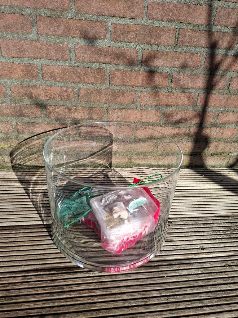Ronde Viskom met steentjes en visnetje, Dieren en Toebehoren, Ophalen, Zo goed als nieuw, Leeg aquarium