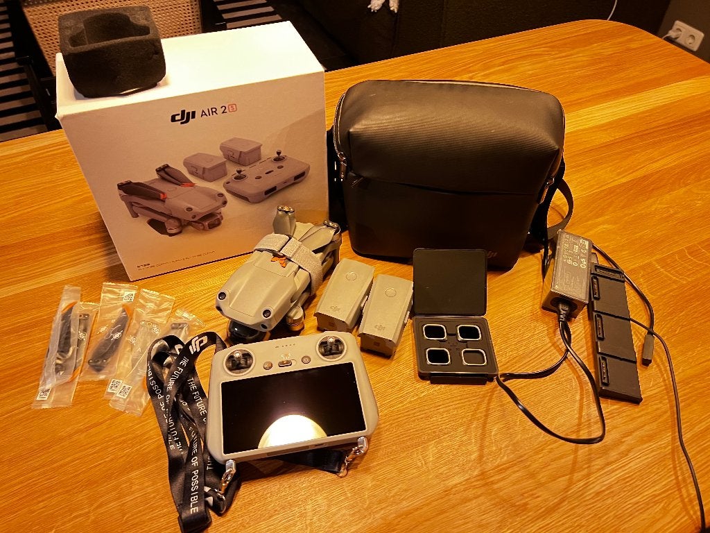 DJI Air 2S Fly More Combo + DJI RC Remote (Scherm) | Perfect, Audio, Tv en Foto, 250 tot 900 gram, 30 tot 45 minuten, Cameradrone