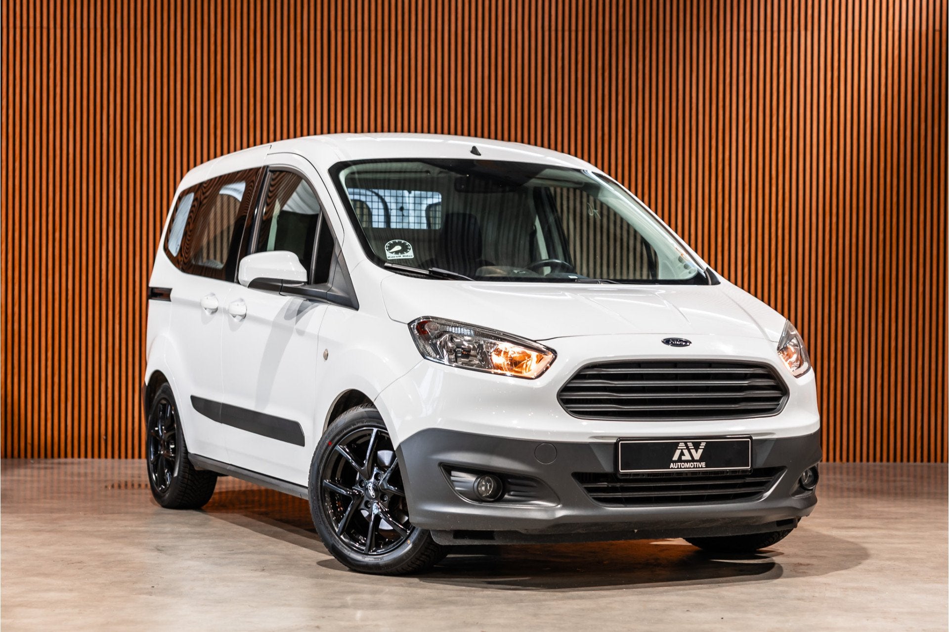 Ford Transit Courier 1.0 100 PK | Marge | BTW & BPM Vrij | L, Dealer onderhouden, Gebruikt, Zwart, Wit
