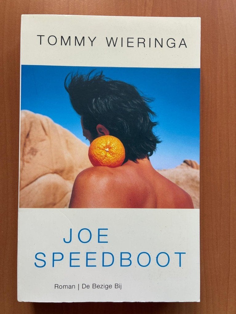 Joe Speedboot - Tommy Wieringa, Boeken, Romans, Zo goed als nieuw, Nederland, Ophalen of Verzenden
