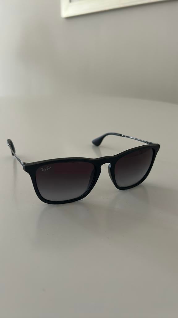 Ray-Ban 4187 Chris. 54|18, Sieraden, Tassen en Uiterlijk, Zonnebrillen en Brillen | Heren, Gebruikt, Zonnebril, Zwart, Ophalen of Verzenden