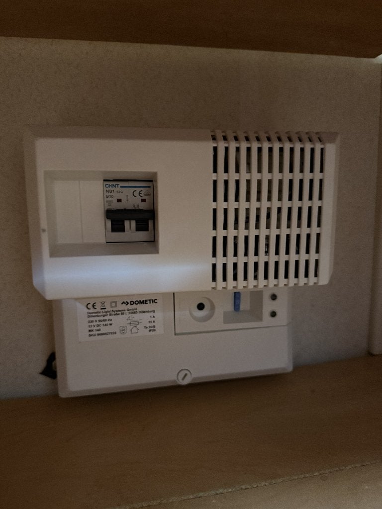 Foto 9 van Hobby 400 SF De luxe (1997) | Tempo 100 | Vochtvrij