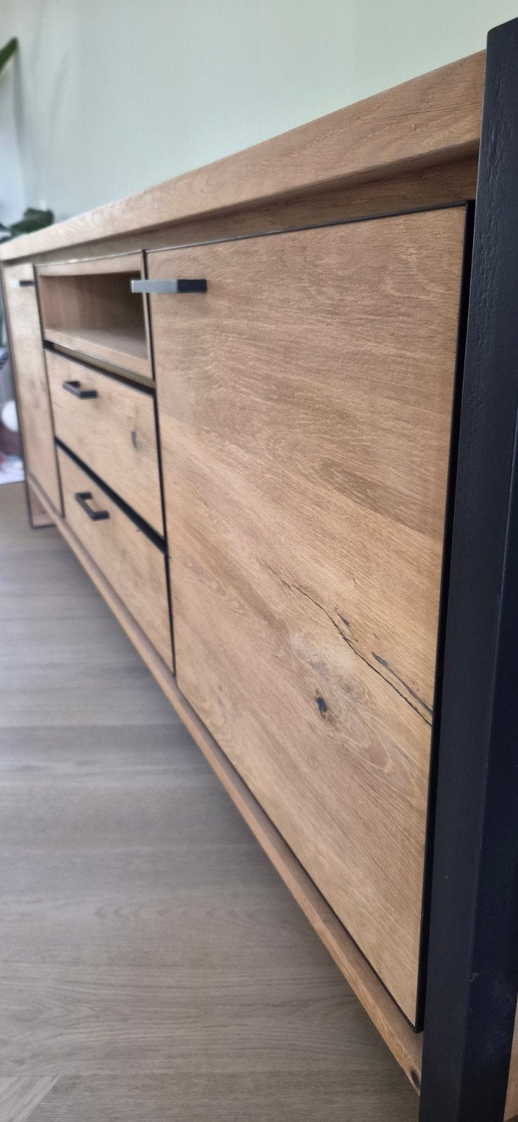 Henders&Hazel Dressoir met Zwart Metalen Frame, Huis en Inrichting, Kasten | Dressoirs, Gebruikt, 150 tot 200 cm, Industrieel, Modern