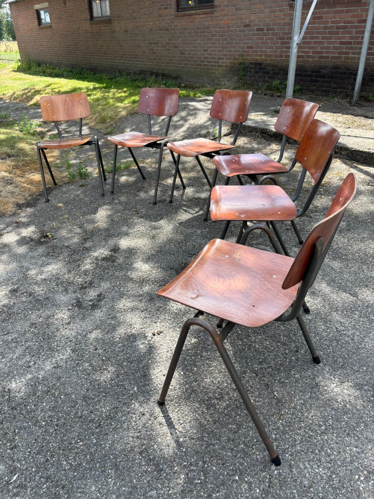 23 Bijzetstoelen of kantinestoelen, Ophalen