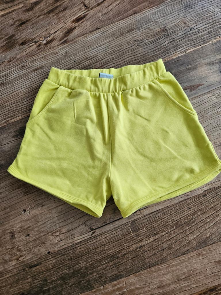 Gele korte broek maat 128/134, Kinderen en Baby's, Kinderkleding | Maat 128, Broek, Gebruikt, Meisje, I9i