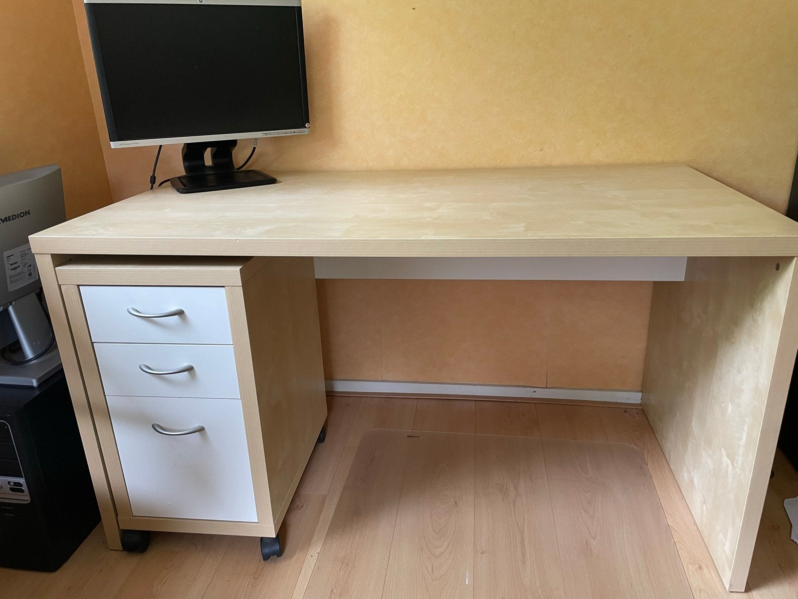 IKEA Bureau 140x75x76 cm met ladeblok, Ophalen, Met lades, Spaanplaat of MDF, Zo goed als nieuw