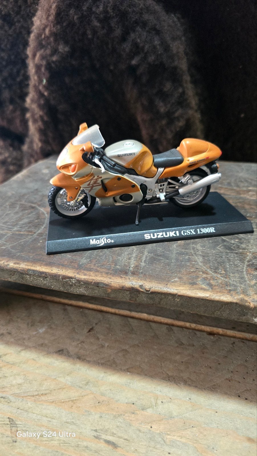 B12 > Suzuki GSX1300R 
op originele plaatje.
12cm lang, Hobby en Vrije tijd, Modelbouw | Overige, Ophalen of Verzenden