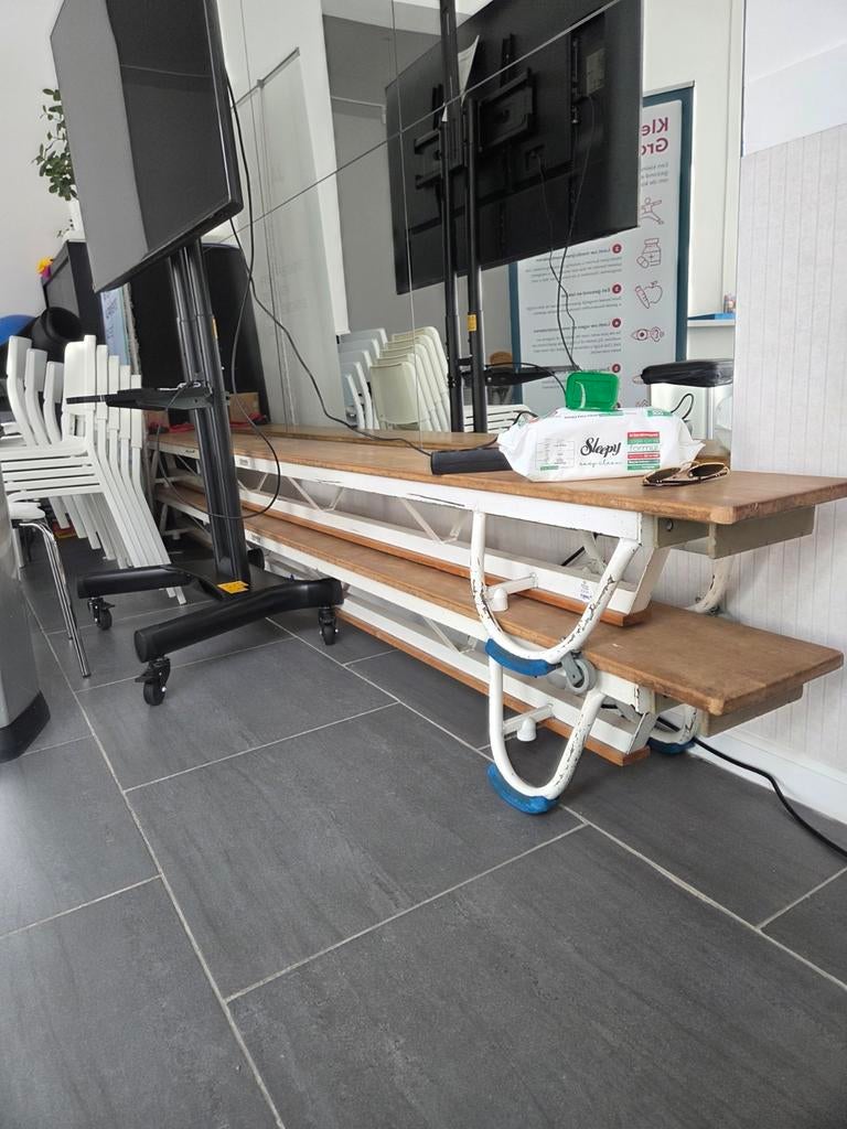 Gymbank met ijzeren onderstel - 360 cm lang, Ophalen of Verzenden, Gebruikt, Fitnessbank