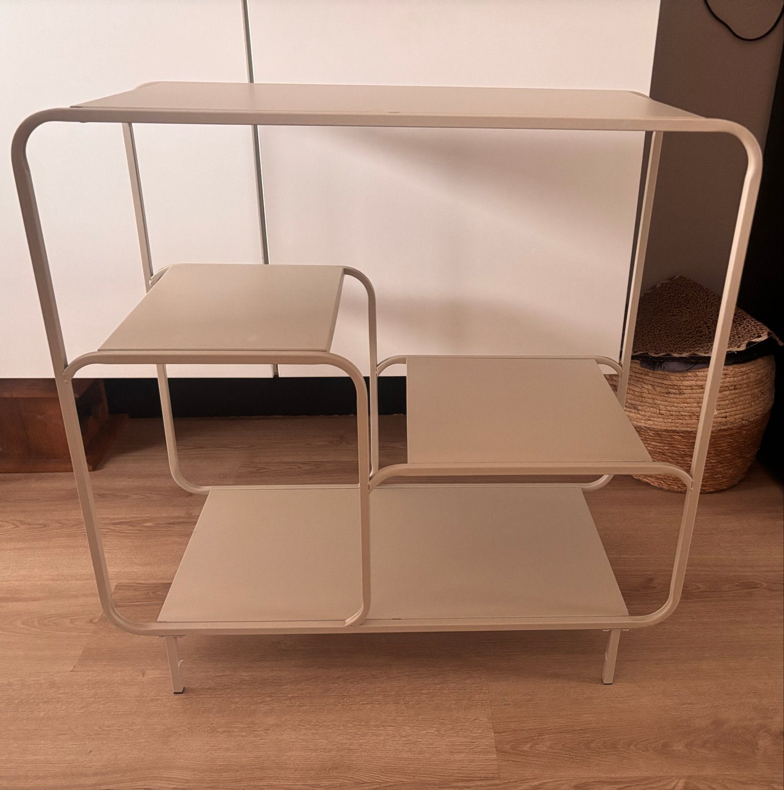 Stijlvol metalen bijzettafeltje met meerdere niveaus, Gebruikt, Metaal of Aluminium, 55 tot 75 cm, Overige vormen
