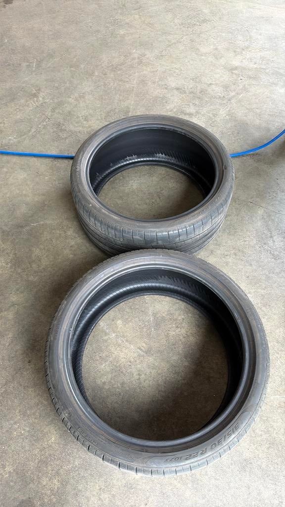 2 Pirelli banden 315/30R22 4.5 mm, Ophalen, Gebruikt, Band(en), 6543rf