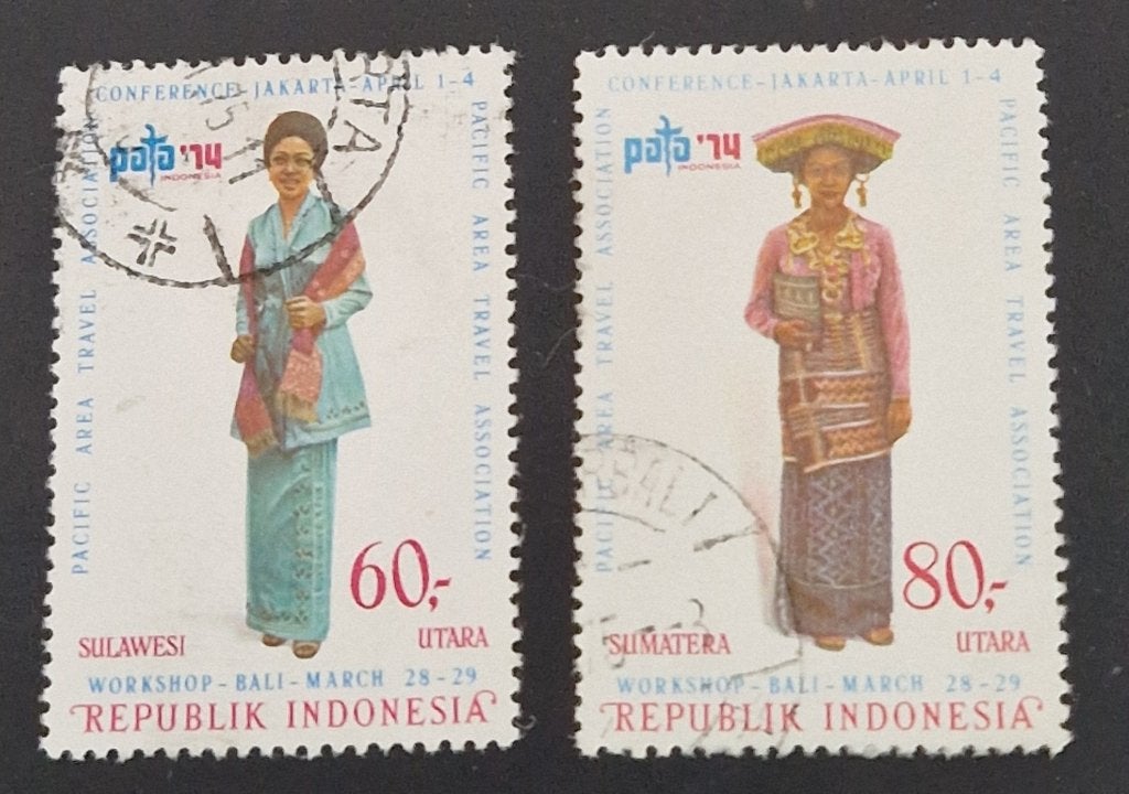 Indonesie 1974 - ZBL 772+776 -  Klederdrachten, Ophalen of Verzenden, Gestempeld, Zuidoost-Azië