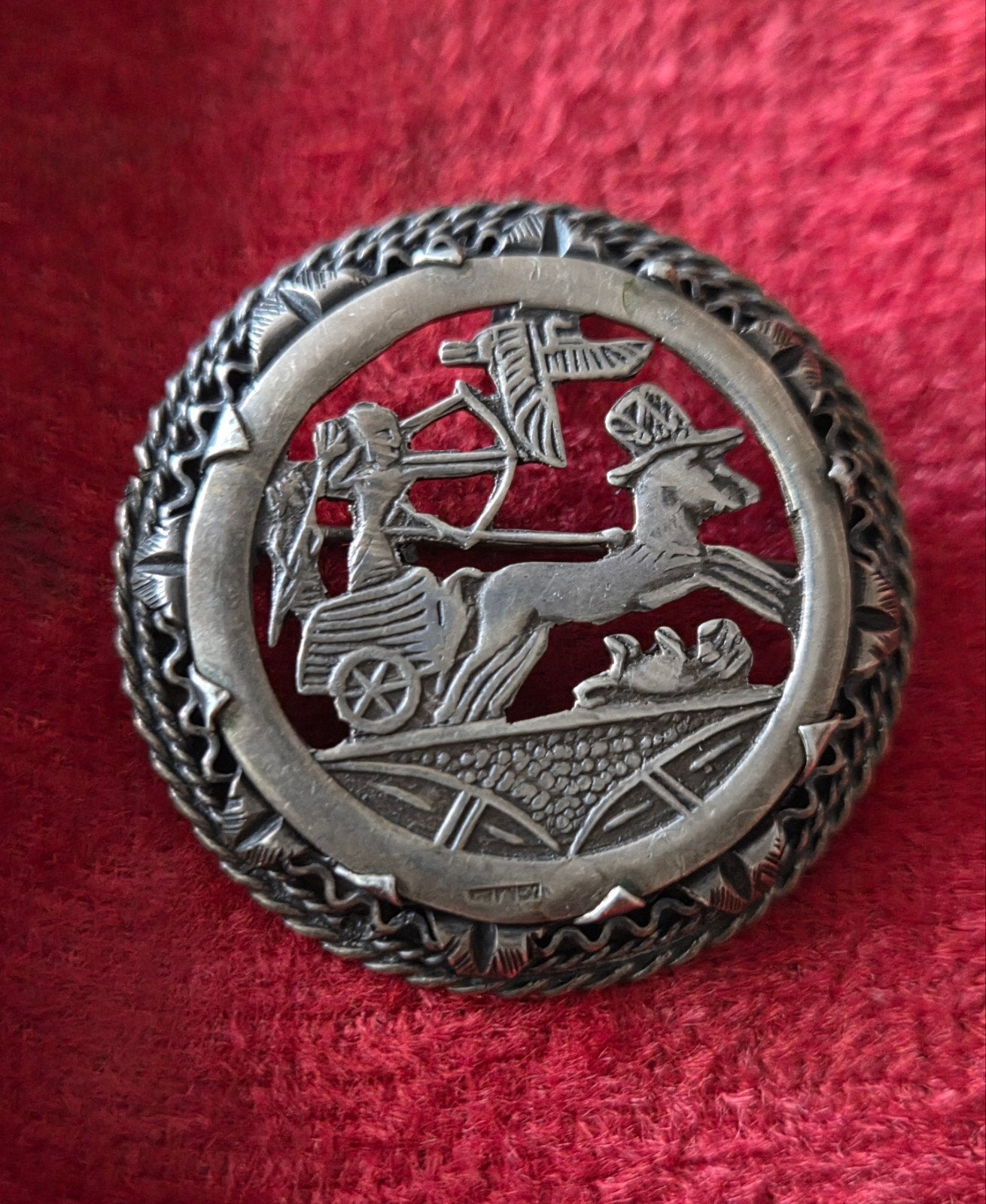 Vintage Egyptische zilveren broche / hanger – strijdwagen, Sieraden, Tassen en Uiterlijk, Broches, Ophalen of Verzenden, Gebruikt
