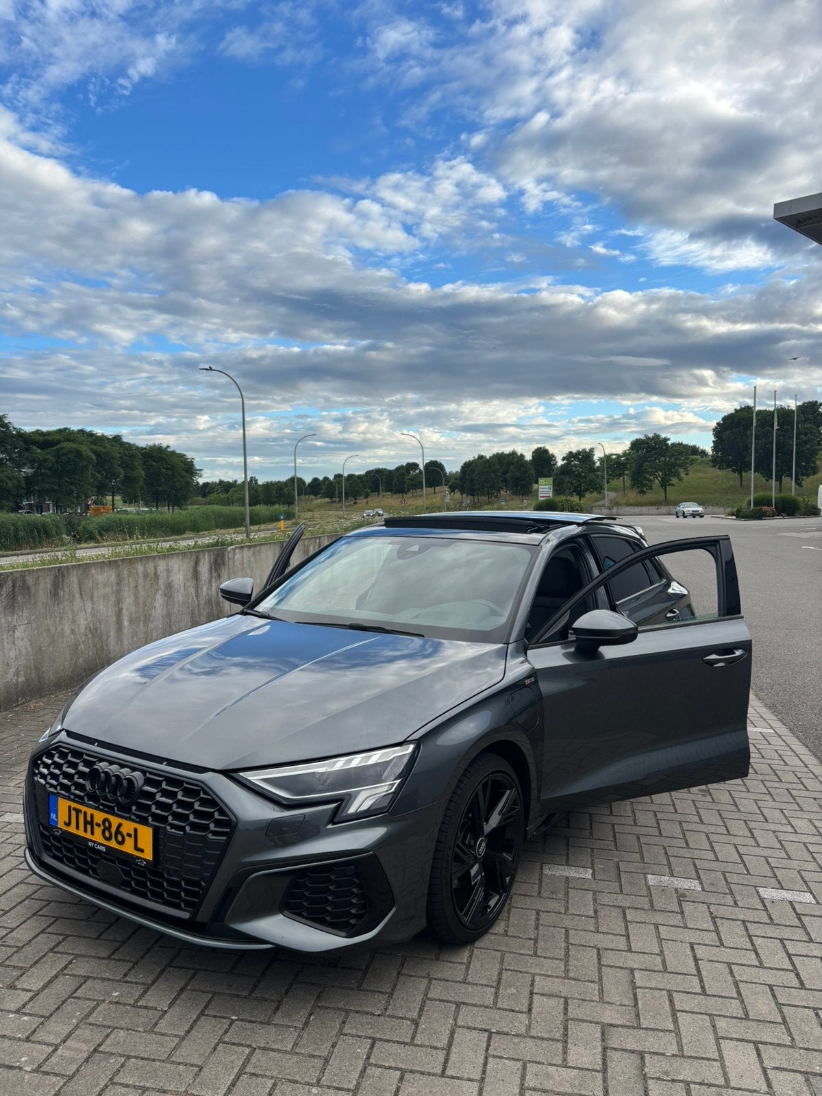 Audi A3 3x s line 40 Tfsi e 204pk Phev S-tronic 2022 Grijs, Auto's, Audi, 1525 kg, 4 cilinders, Plug-in hybride, 1395 cc