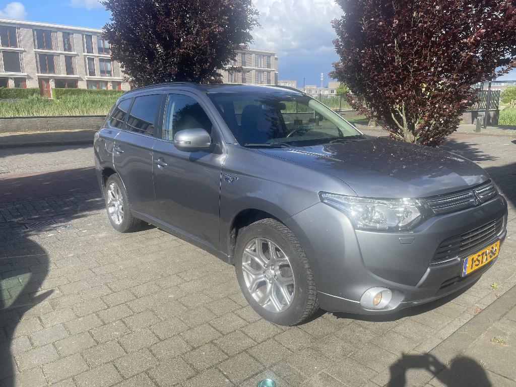 Mitsubishi Outlander 2.0 Phev 4WD, 1998 cc, Outlander, Zwart, 4 cilinders