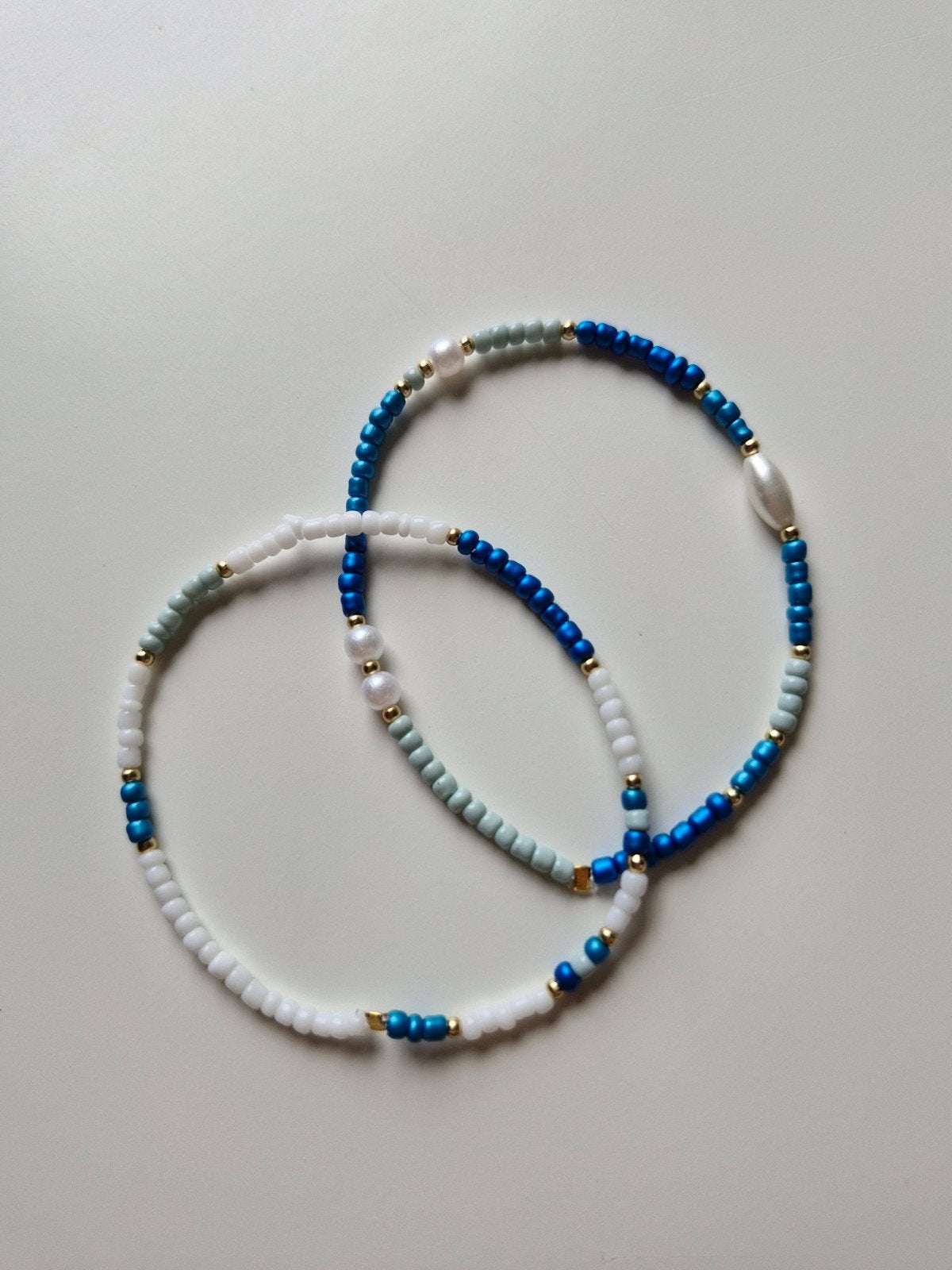 Set van 2 kralenarmbandjes met parels, Sieraden, Tassen en Uiterlijk, Armbanden, Overige materialen, Wit, Nieuw, Ophalen of Verzenden
