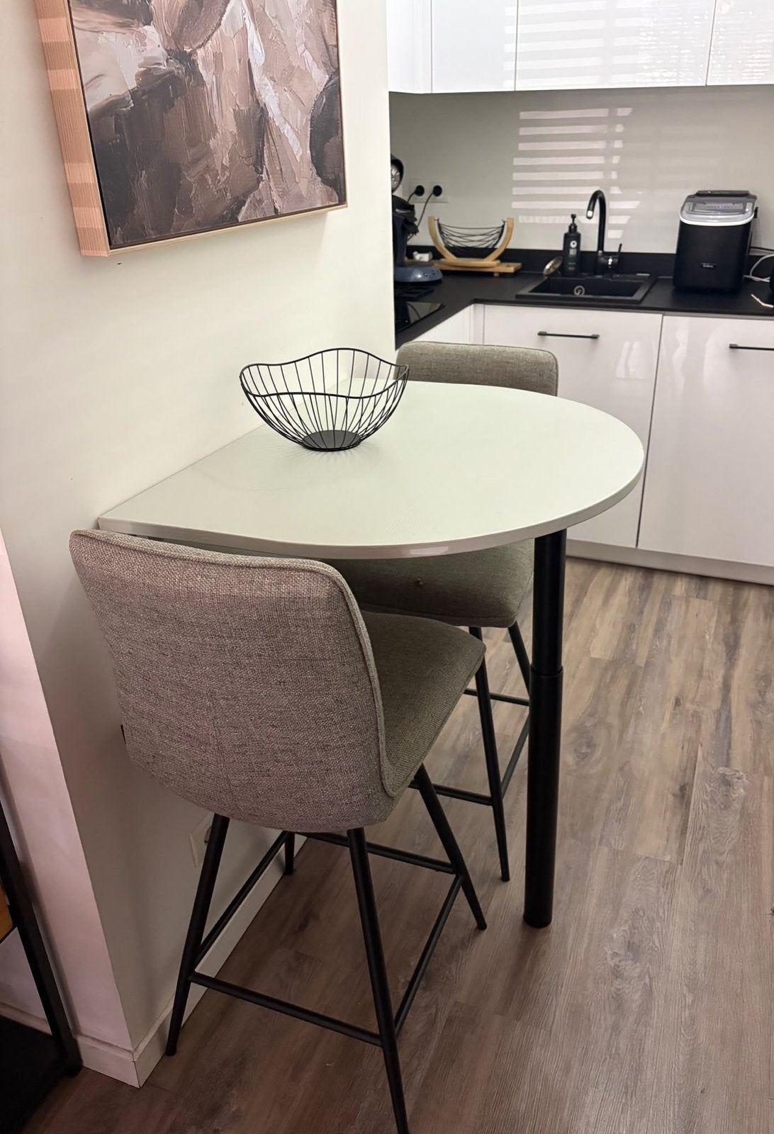 Verstelbare Bartafel voor aan de muur met draaibare krukken, Ophalen, In hoogte verstelbaar, Zo goed als nieuw
