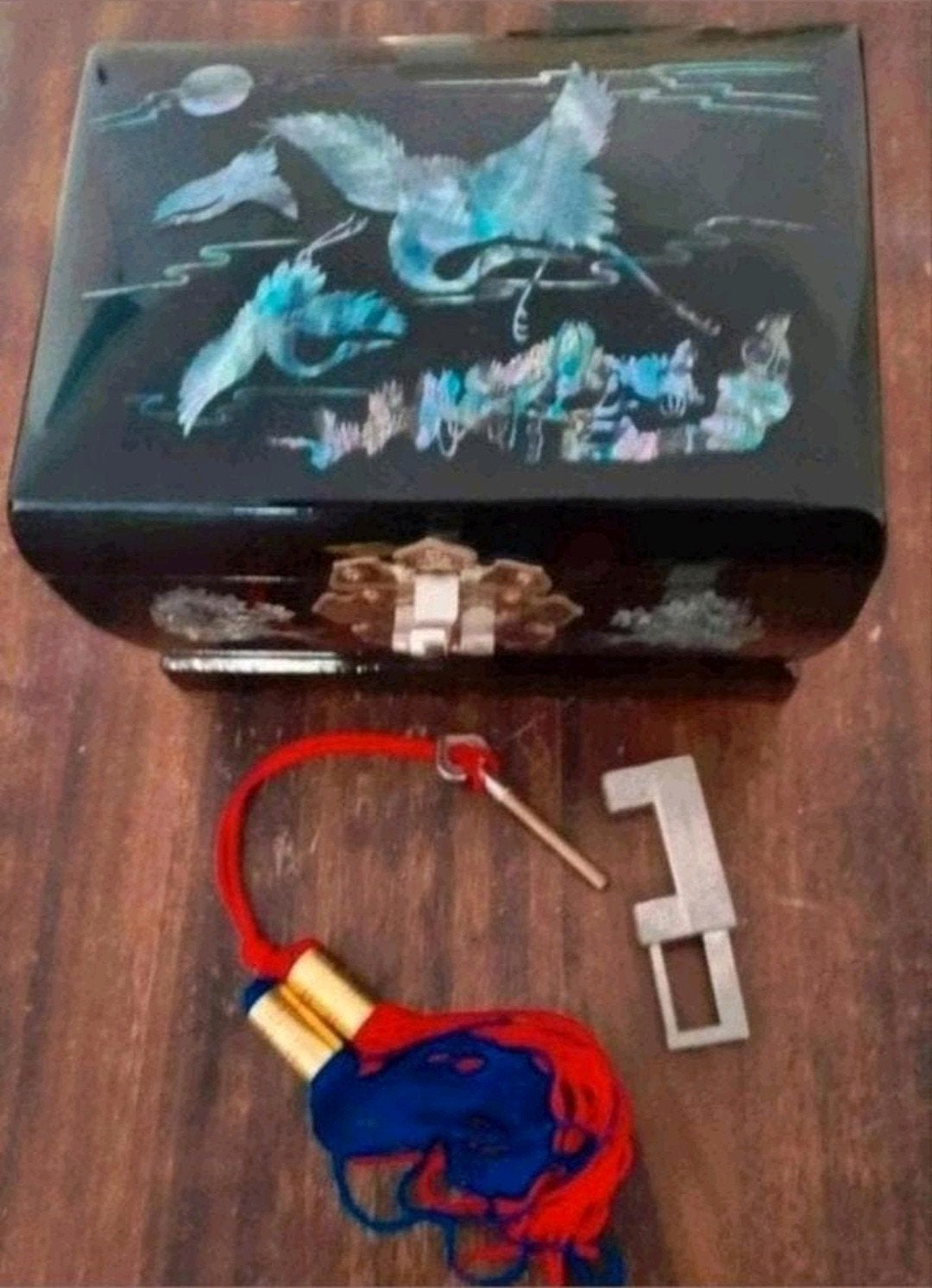 Zwart vintage Aziatisch lak juwelenkistje met speeldoosje, Verzenden