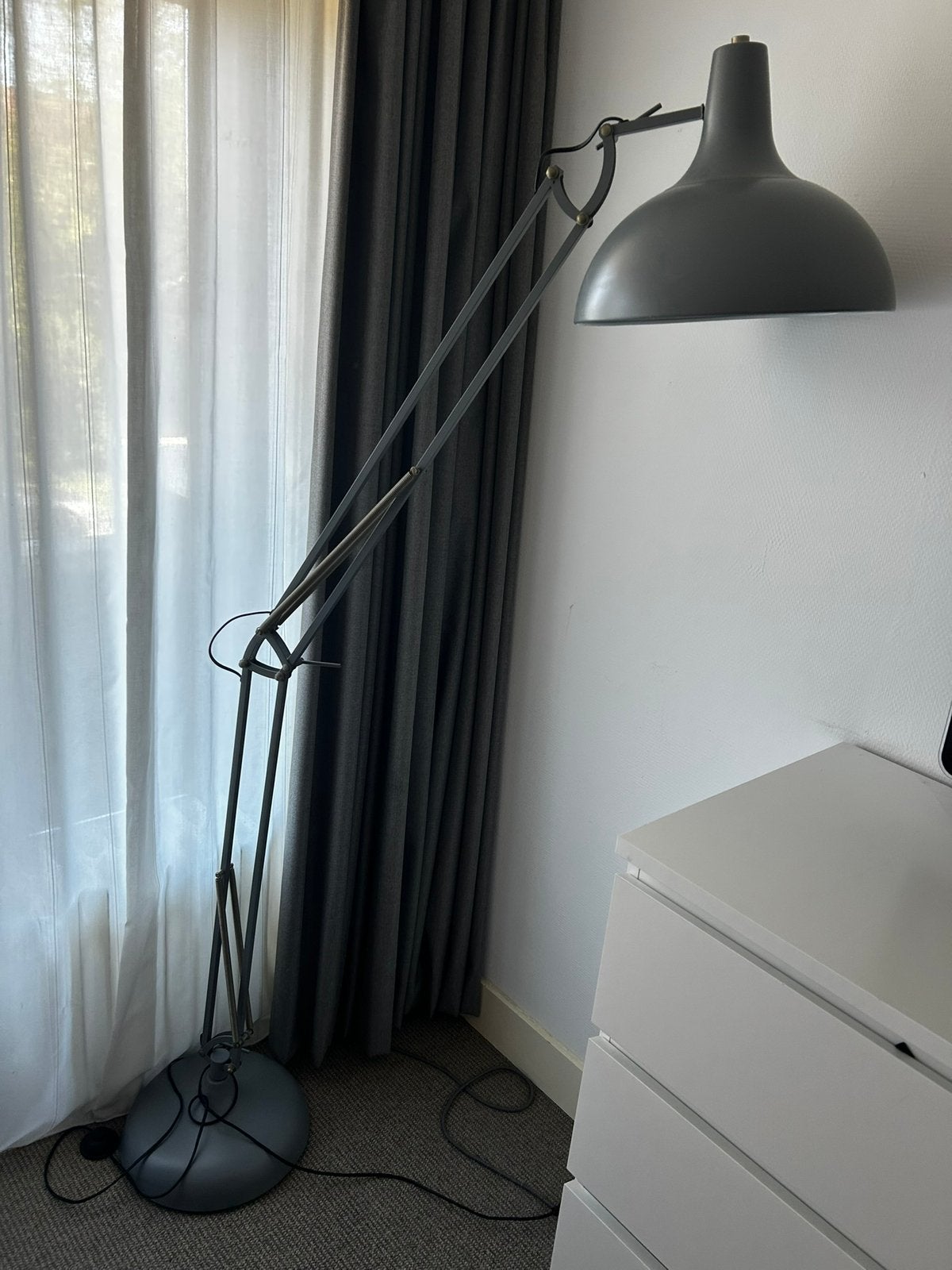 Grijze staande lamp, Ophalen, Gebruikt, E27 (groot), Metaal
