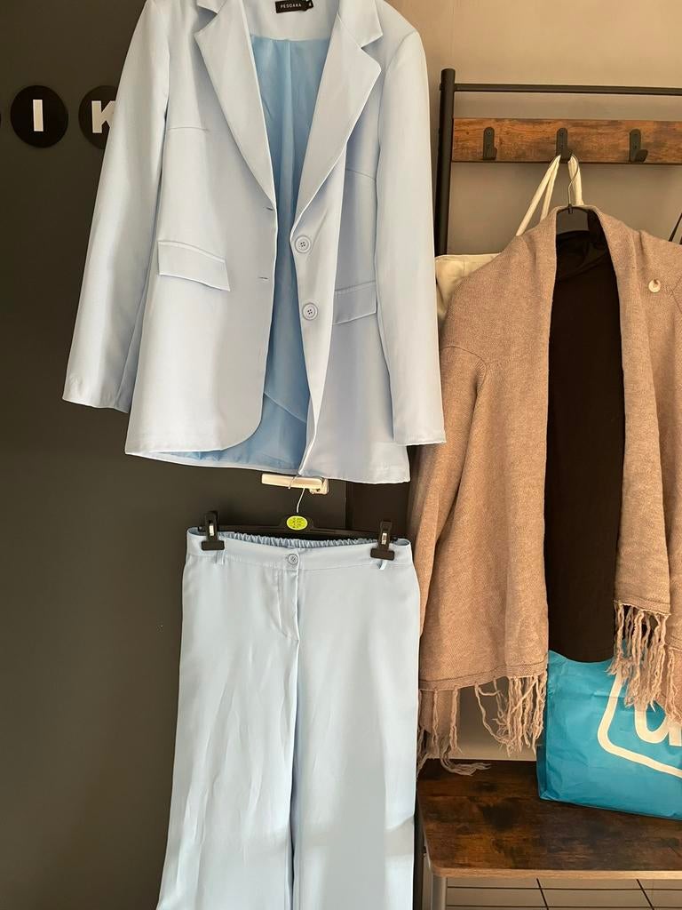 Licht blauw pak, Ophalen of Verzenden, Zo goed als nieuw