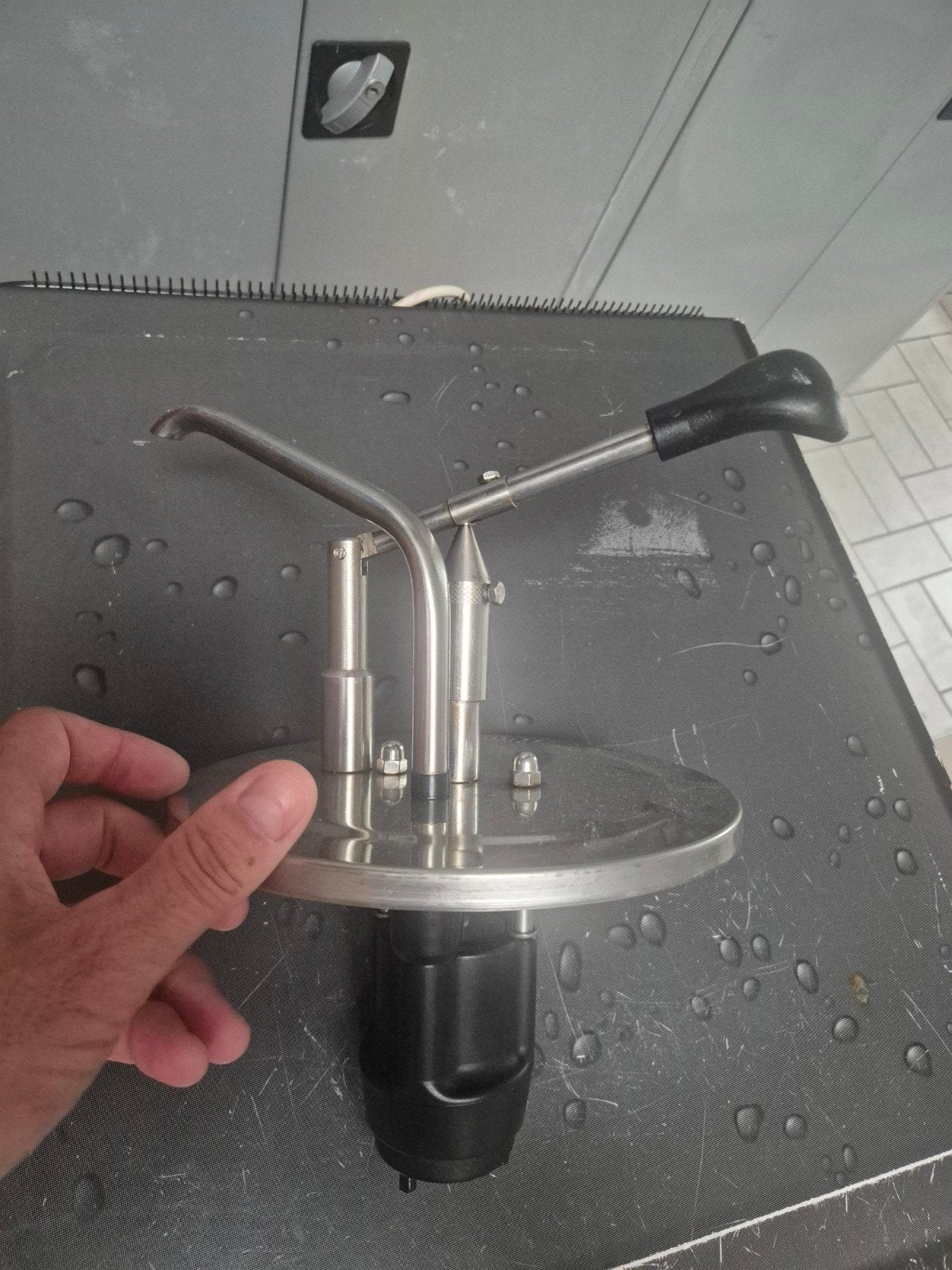 sauspomp (als nieuw)voor 5 liter emmers, Huis en Inrichting, Ophalen of Verzenden, Zo goed als nieuw