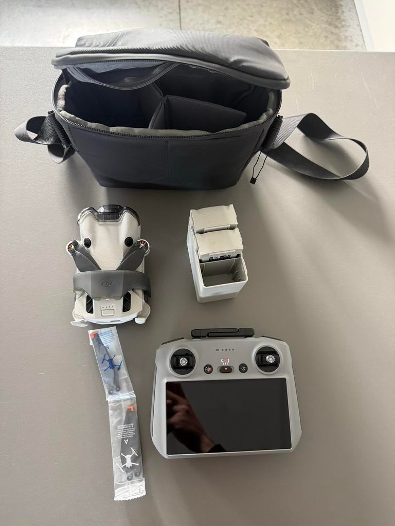 DJI Mini 4 Pro Fly More Combo - Zo goed als nieuw, Audio, Tv en Foto, Drones, 30 tot 45 minuten, Cameradrone, Extra accu('s), 5 tot 10 kilometer