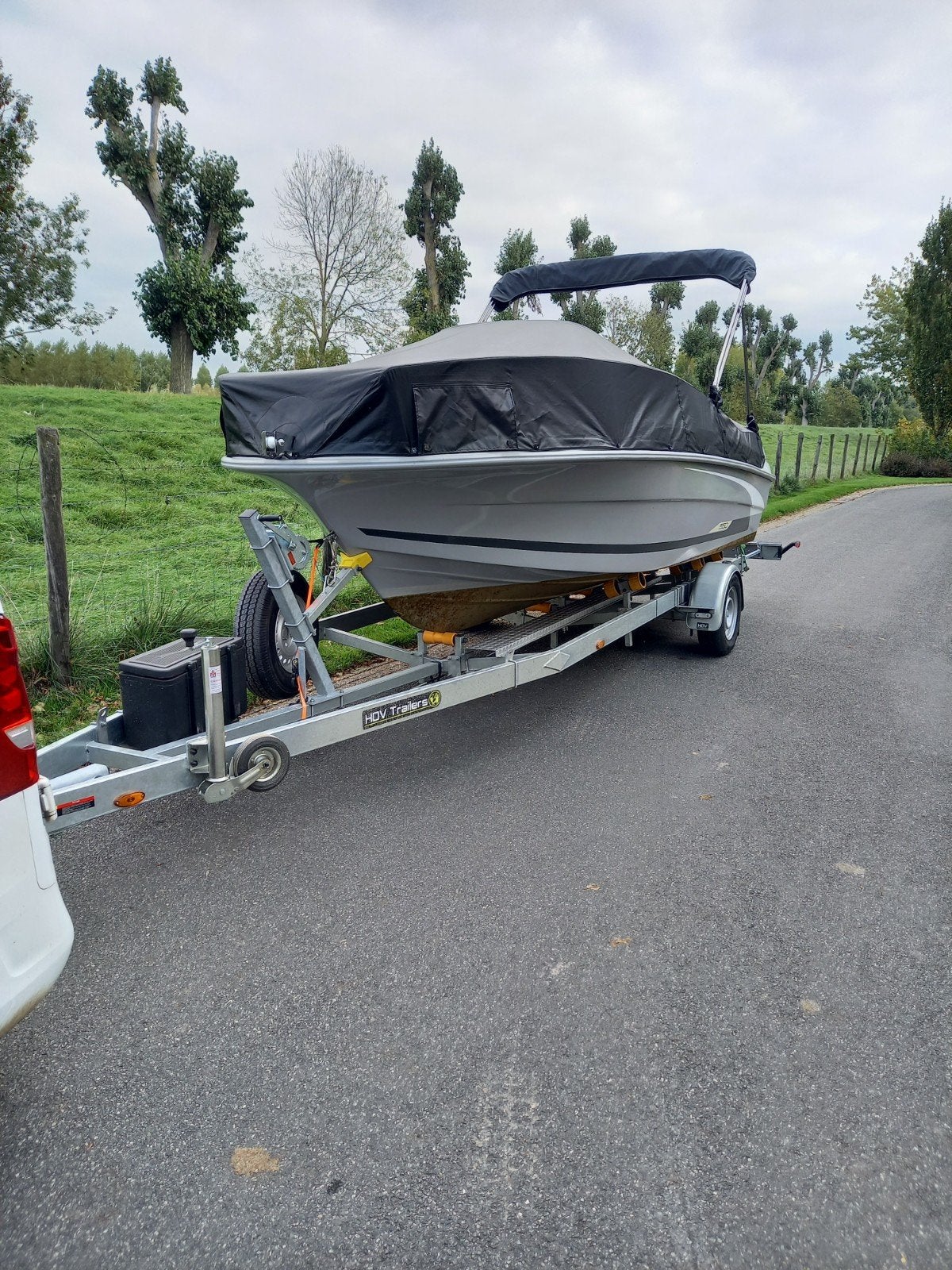 Beneteau 550 Flyer sundeck, Watersport en Boten, Ophalen of Verzenden, Zo goed als nieuw, Buitenboordmotor, 70 pk of meer