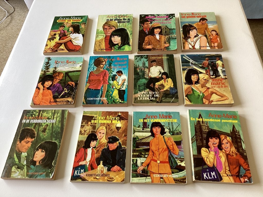12 Meisjes pockets serie Anne-Marie Uilenburcht Schuttevaer, Boeken, Kinderboeken | Jeugd | 13 jaar en ouder, Gelezen, Ophalen of Verzenden