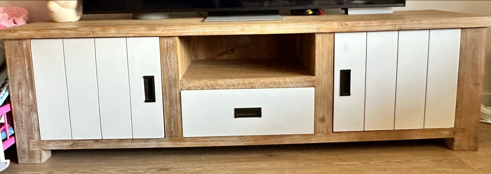 Foto 3 van Massief houten dressoir + tv meubel - Landelijke stijl