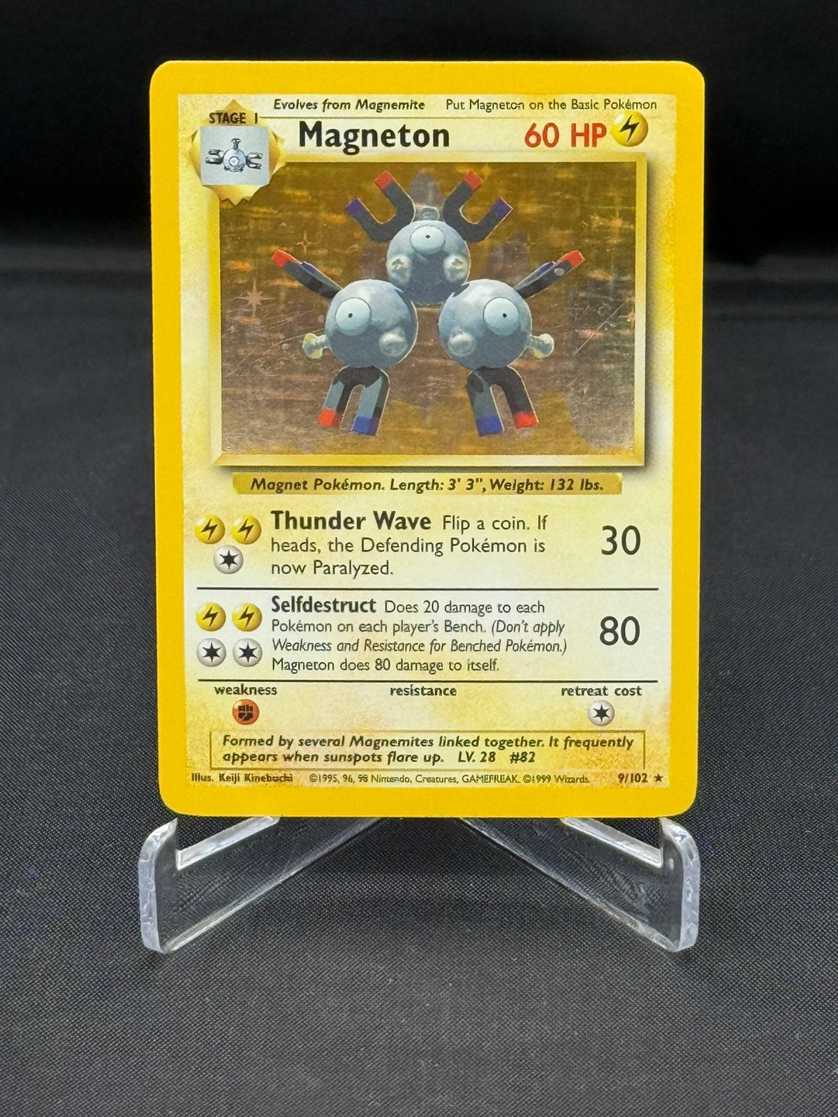 Magneton 9/102 Holo ~ Base set, Hobby en Vrije tijd, Verzamelkaartspellen | Pokémon, Ophalen of Verzenden, Gebruikt, Losse kaart