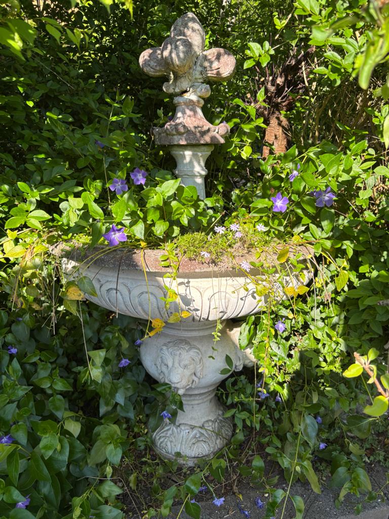 Decoratieve Tuinvaas met Fleur-de-lis, Tuin en Terras, Tuinbeelden, Ophalen, Gebruikt, Beton, Abstract beeld