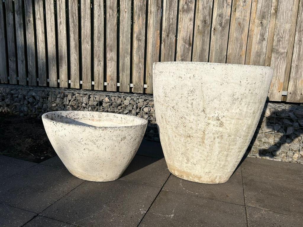 Twee bloempotten voor buiten, Tuin en Terras, Bloempotten, Ophalen, 40 cm of meer, Zo goed als nieuw, Overige vormen