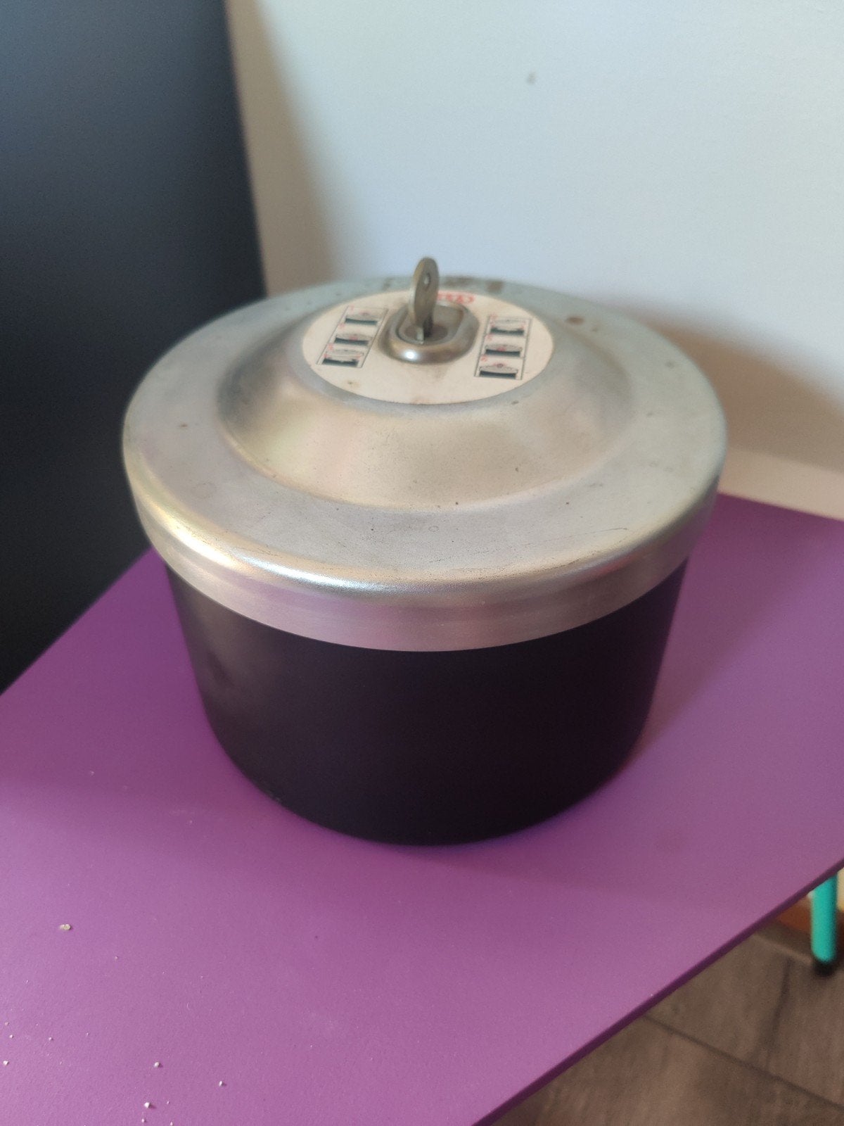 Vintage ASSA Vloerkluis, Caravans en Kamperen, Caravan accessoires, Ophalen of Verzenden, Gebruikt