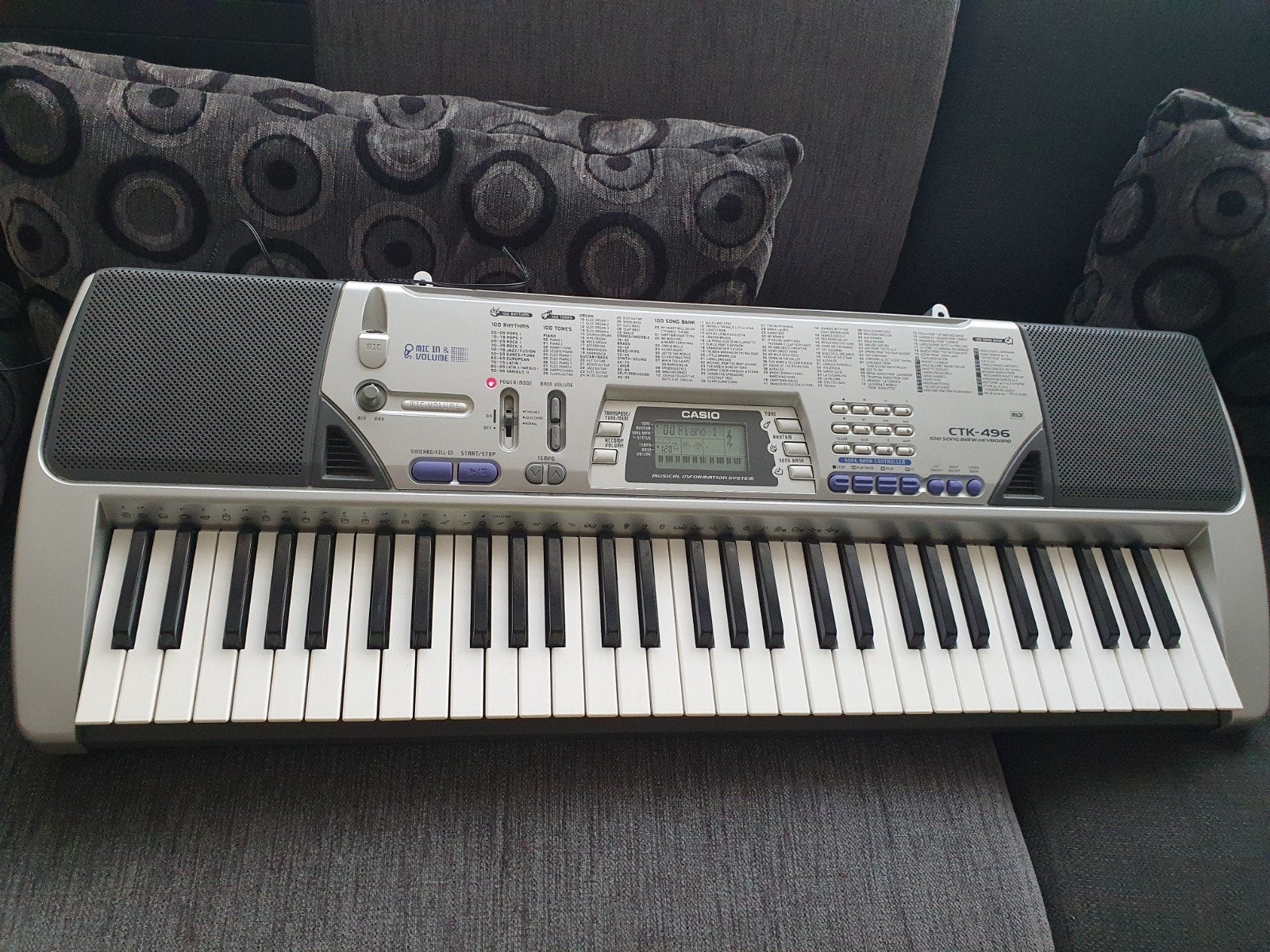 nieuwe casio keyboard met adapter, Muziek en Instrumenten, Keyboards, Ophalen of Verzenden, 61 toetsen, Casio