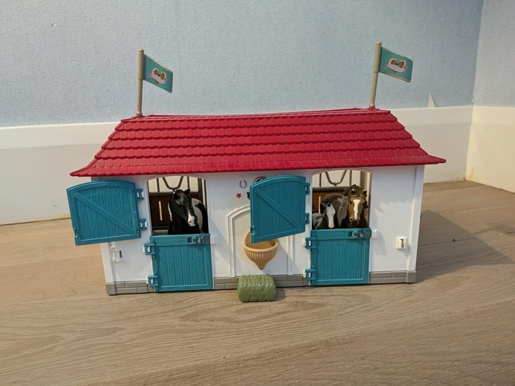 Schleich Tinker Familie met stal, Ophalen of Verzenden, Zo goed als nieuw