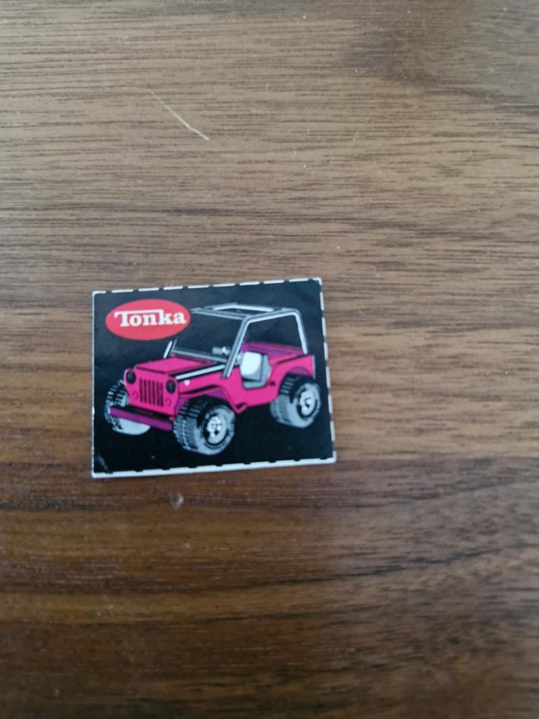 Vintage Tonka Jeep sticker - Roze auto, Verzamelen, Stickers, Gebruikt, Ophalen of Verzenden