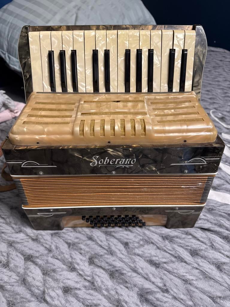Vintage Soberano Toetsaccordeon - Gebruikt, Muziek en Instrumenten, Gebruikt, Overige formaten, Toetsaccordeon, Ophalen